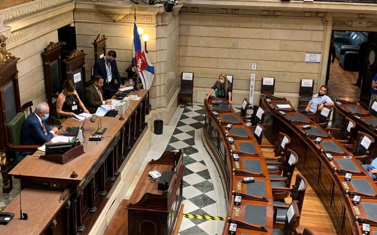 Votação ocorreu em sessão extraordinária de forma semipresencial - Divulgação/ CMRJ