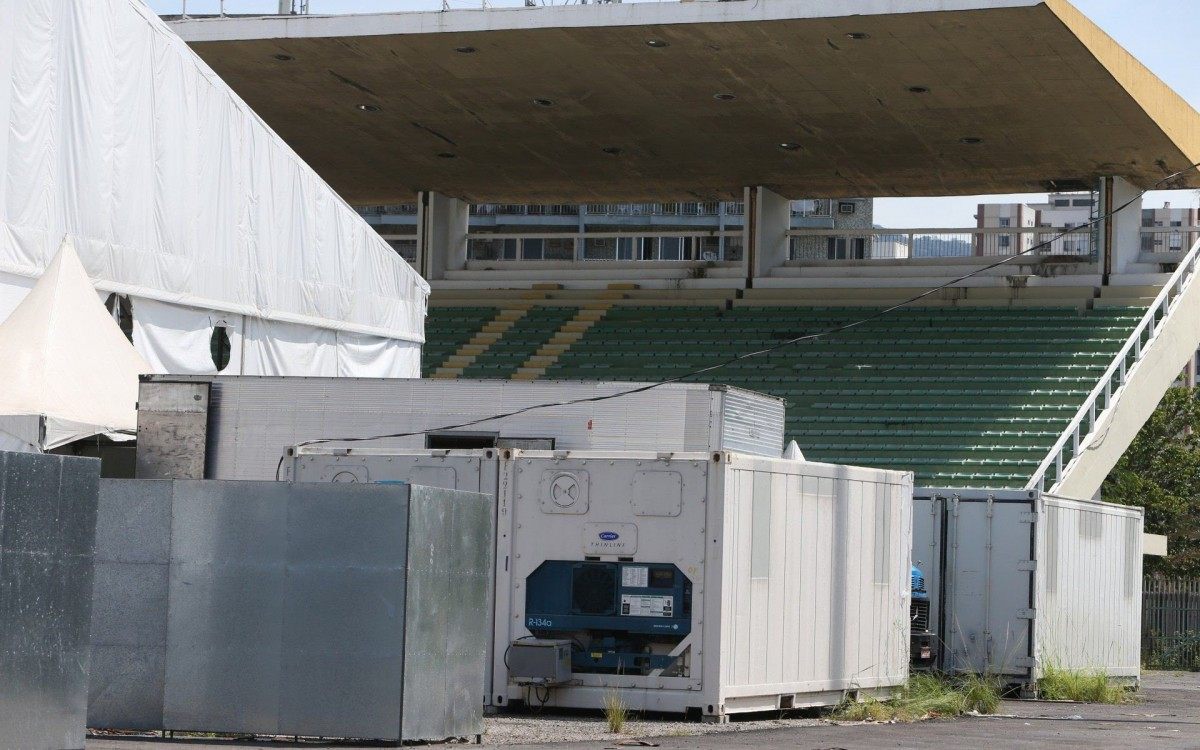 Hospital de Campanha do Complexo do Maracanã fora de funcionamento em plena alta na onda de pessoas infectadas pelo Covid-19 no Rio de Janeiro.