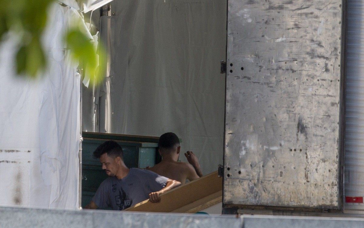 Hospital de Campanha do Complexo do Maracanã fora de funcionamento em plena alta na onda de pessoas infectadas pelo Covid-19 no Rio de Janeiro.