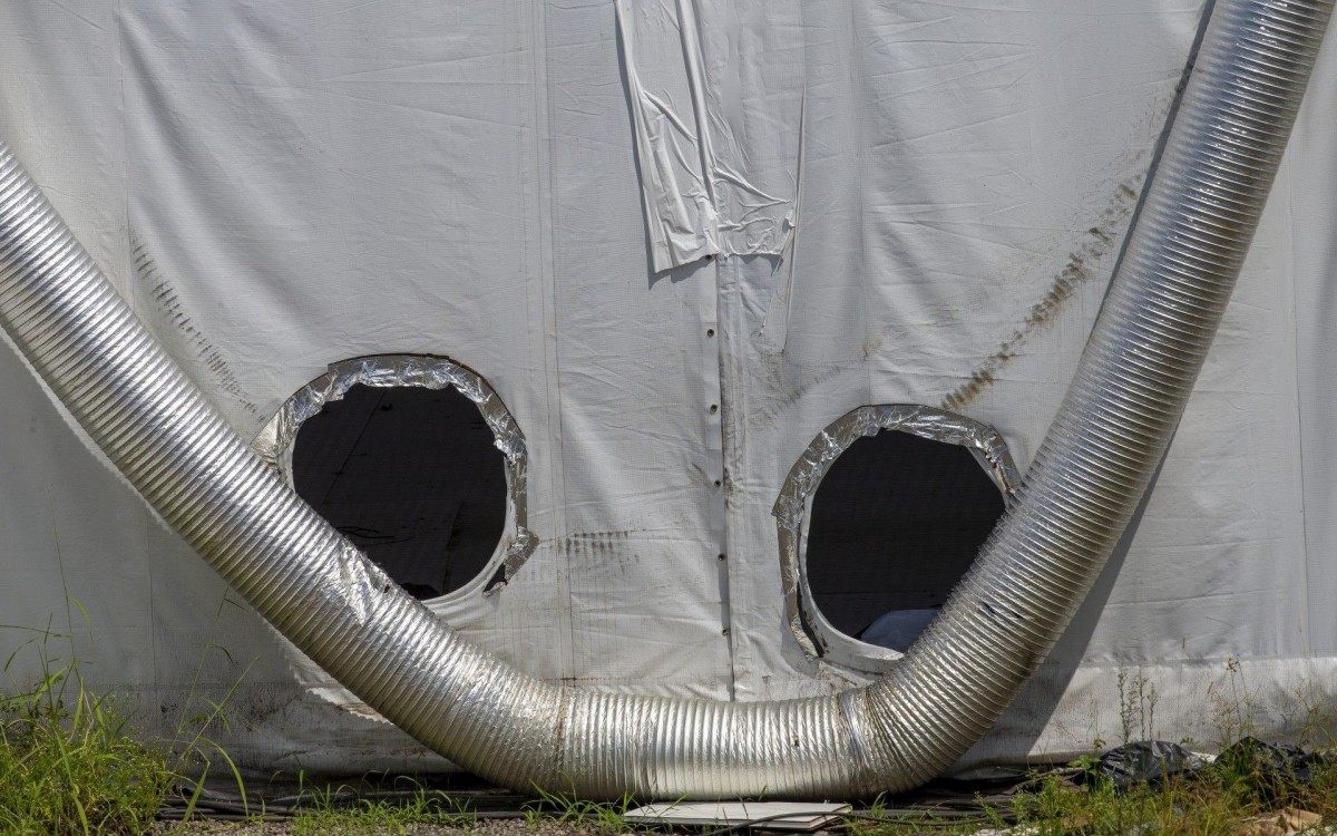 Hospital de Campanha do Complexo do Maracanã fora de funcionamento em plena alta na onda de pessoas infectadas pelo Covid-19 no Rio de Janeiro.