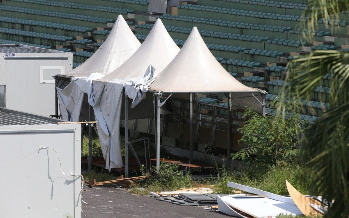 Hospital de Campanha do Complexo do Maracanã fora de funcionamento em plena alta na onda de pessoas infectadas pelo Covid-19 no Rio de Janeiro.