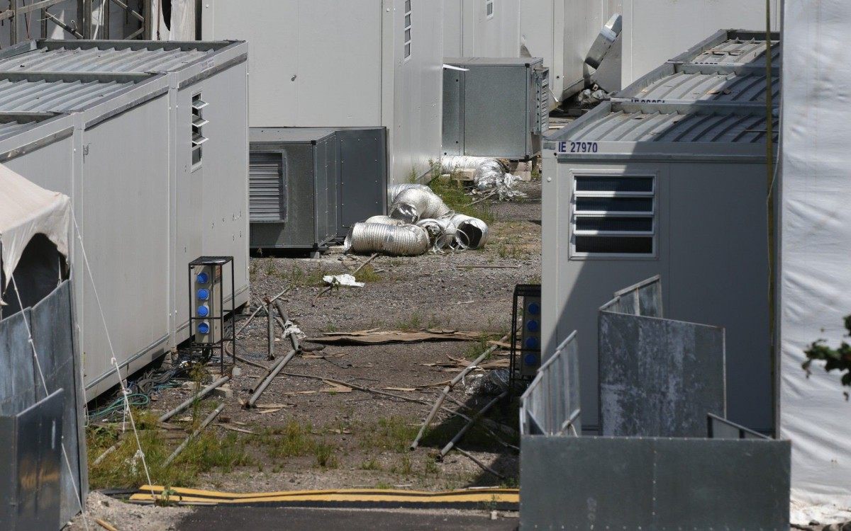 Hospital de Campanha do Complexo do Maracanã fora de funcionamento em plena alta na onda de pessoas infectadas pelo Covid-19 no Rio de Janeiro.