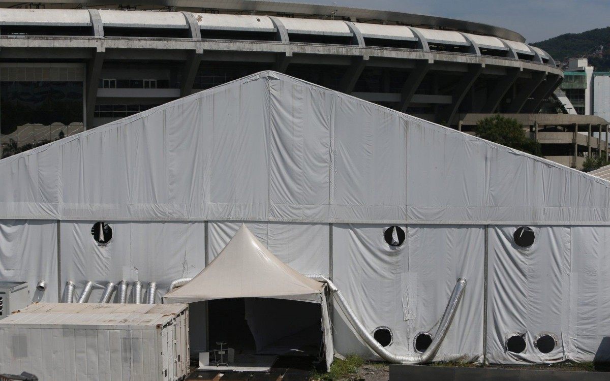 Hospital de Campanha do Complexo do Maracanã fora de funcionamento em plena alta na onda de pessoas infectadas pelo Covid-19 no Rio de Janeiro.
