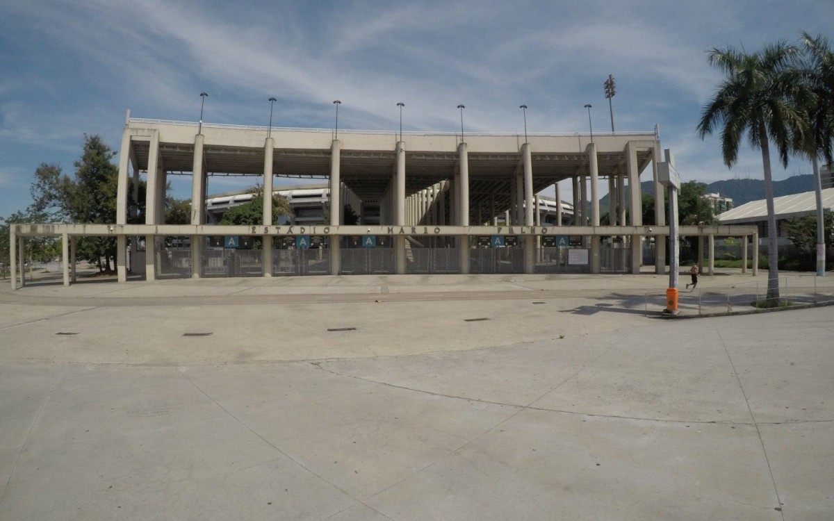 Hospital de Campanha do Complexo do Maracanã fora de funcionamento em plena alta na onda de pessoas infectadas pelo Covid-19 no Rio de Janeiro.