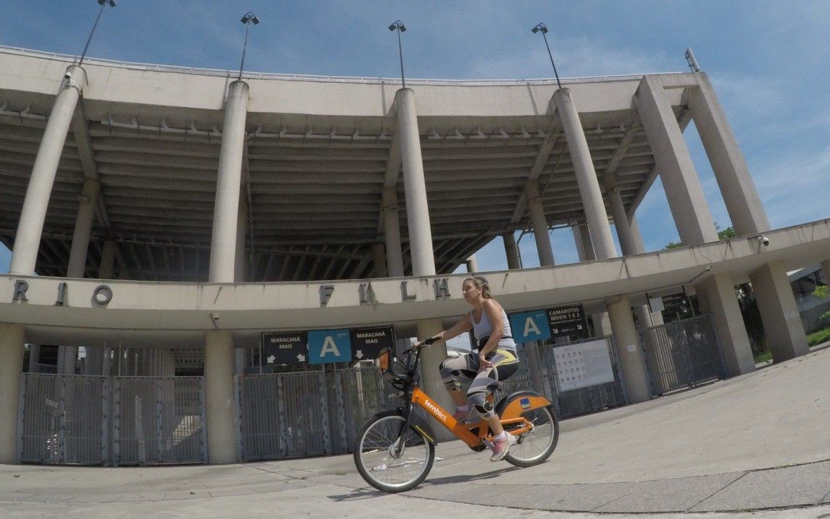 Hospital de Campanha do Complexo do Maracanã fora de funcionamento em plena alta na onda de pessoas infectadas pelo Covid-19 no Rio de Janeiro.