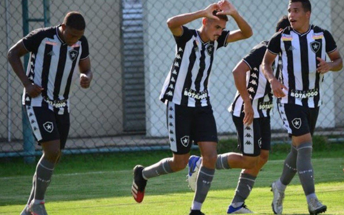 O meia Juninho marcou um dos gols do Botafogo - JB Produções Esportivas/Divulgação