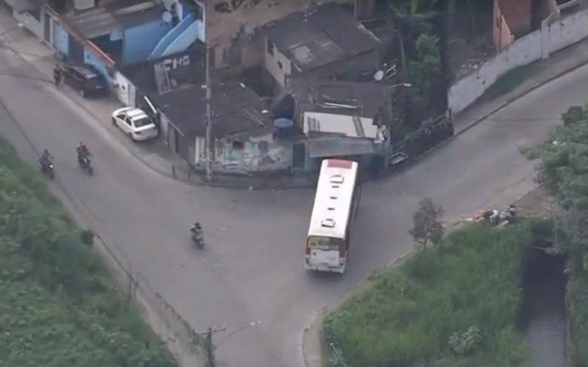 Barricada na Vila Alian&ccedil;a  - Reprodução TV Globo 