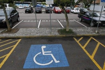 Violência: mulher é agredida por motorista com carro estacionado em vaga de deficiente