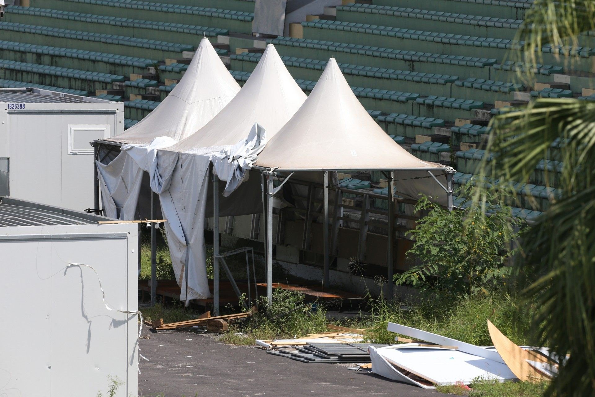 Hospital de Campanha do Complexo do Maracan&atilde; fora de funcionamento em plena alta na onda de pessoas infectadas pelo Covid-19 no Rio de Janeiro. - Daniel Castelo Branco