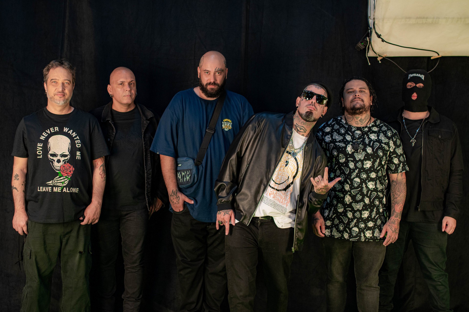 Detonautas Roque Clube e Rapper Gigante No Mic - Ricardo Brunini / Divulgação