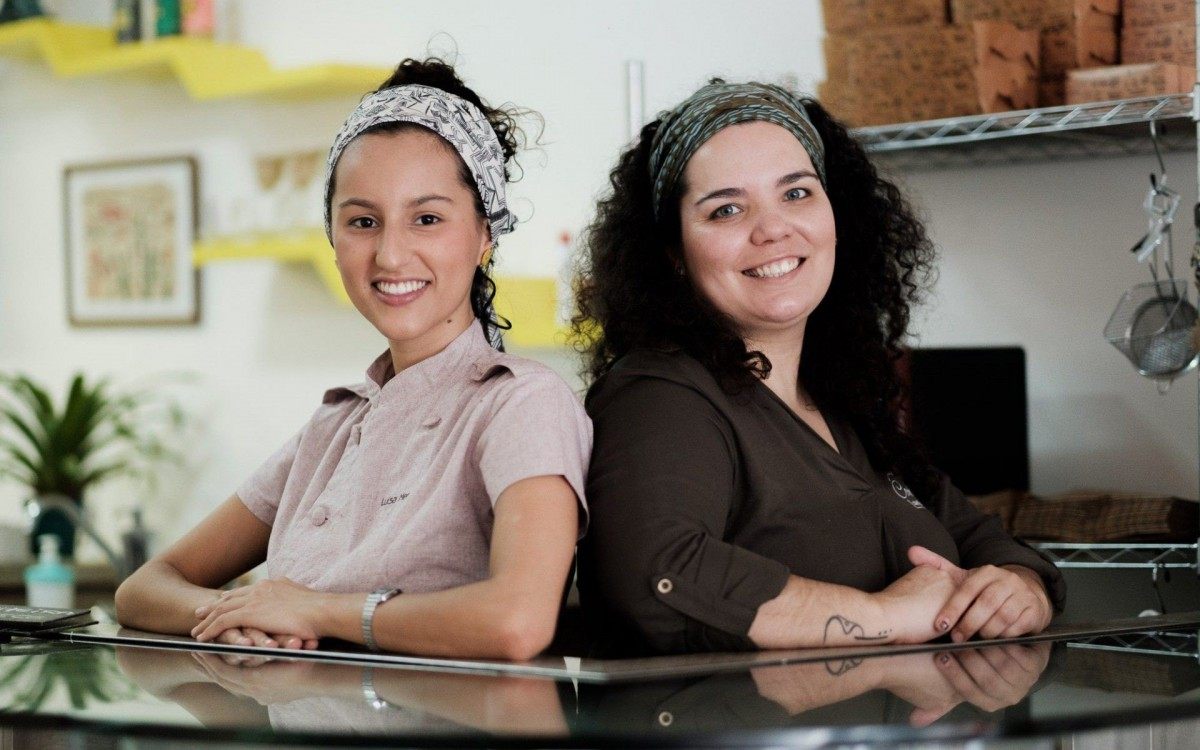 As sócias da confeitaria vegana Conflor, Luísa Mendonça e Laura Izidoro
