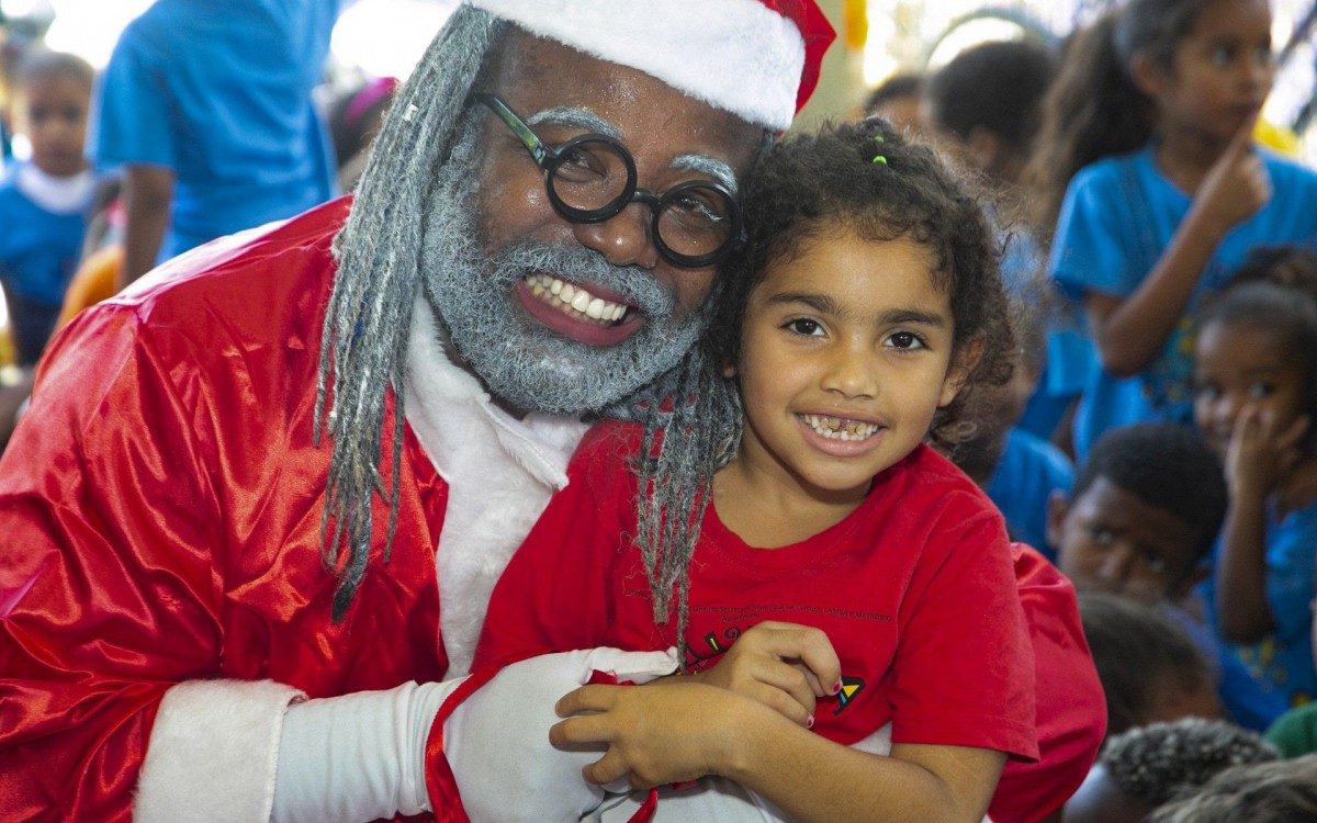 Rodrigo França já representa o Papai Noel da Favela Mundo há três anos