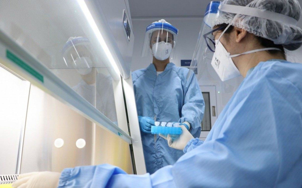 Covid-19: país tem 42,8 mil novos casos e 964 novas mortes registrados