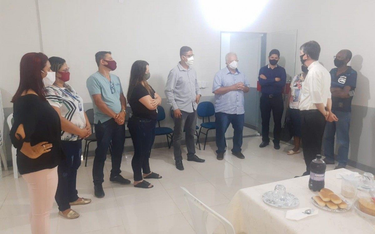 Participaram da visita, Dr. Thiago Lopes pela equipe do eleito; os membros da Associação, vice-presidente, Flávio Cabral; tesoureiro, Andreson Martins; secretária da diretoria, Mara Adalgisa Jardim; conselheiros fiscais, Veronica Zanon, Marcelo Novaes e Juliano Rocha; a secretaria da Associação, Lívia Cabral e Silvio Ramos, responsável pela manutenção e limpeza da Associação; além de professores e voluntários do projeto.