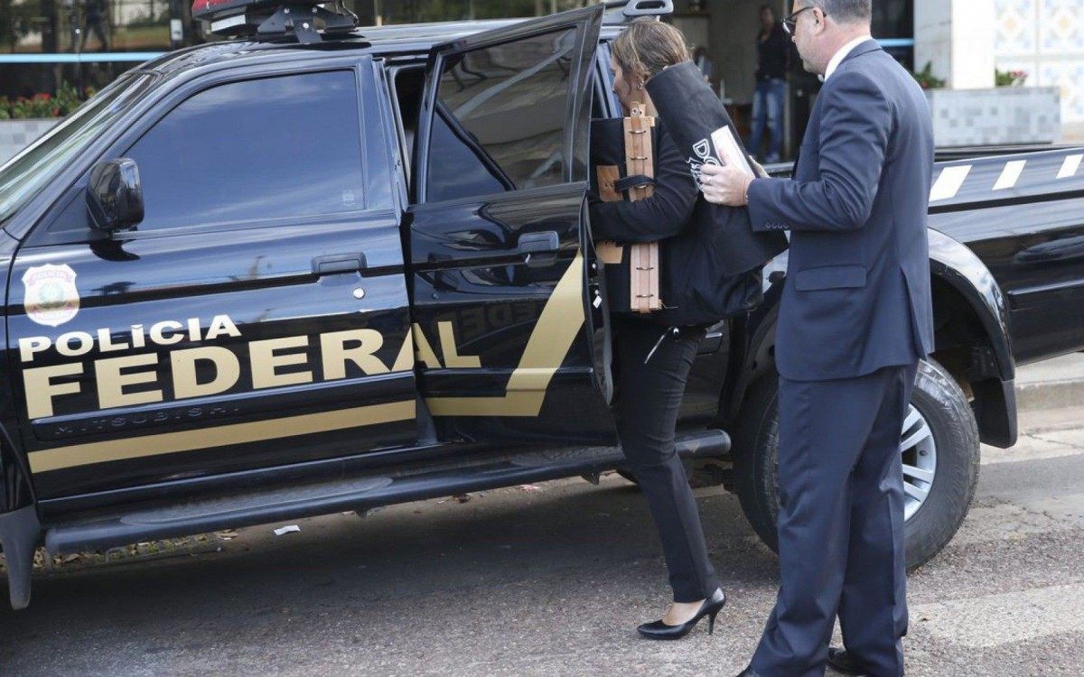 A Polícia Federal deflagra operação contra desvios de verbas na Saúde do Rio