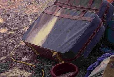 Polícia encontra malas com restos humanos por três dias seguidos no mesmo lugar