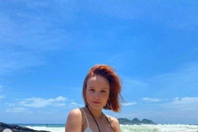 Larissa Manoela se diverte em dia de praia: 'Eu precisava'