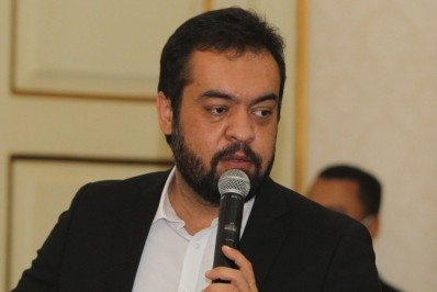 Cláudio Castro sanciona pagamento de RAS para policiais intimados a depor