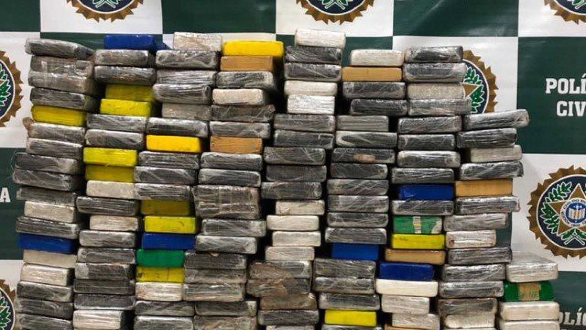 Cerca de 220 quilos de cocaína pura apreendidos na Avenida Brasil, na altura do Complexo da Maré