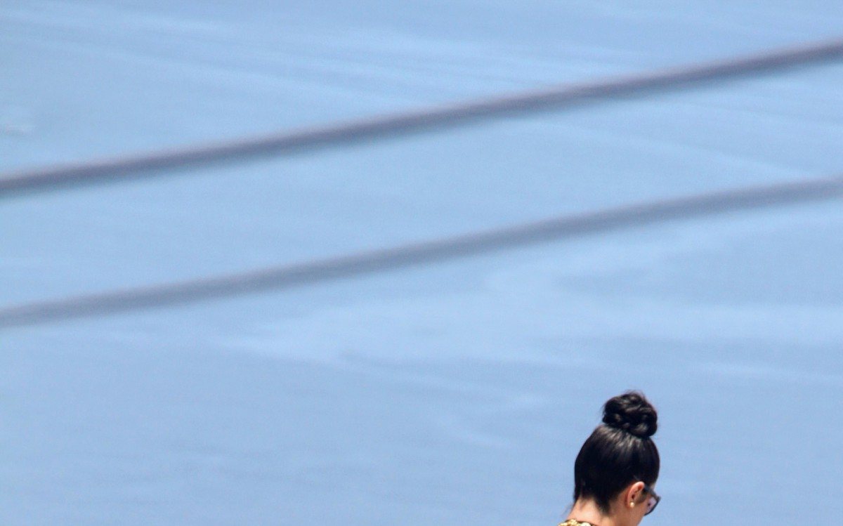 Gracyanne Barbosa posa para ensaio fotográfico em laje no Morro do Vidigal, na Zona Sul do Rio, nesta quarta-feira