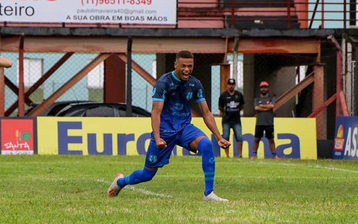 Jadson chegou ao Flamengo com contrato até 2022, mas será devolvido ao Santa Cruz depois de três meses