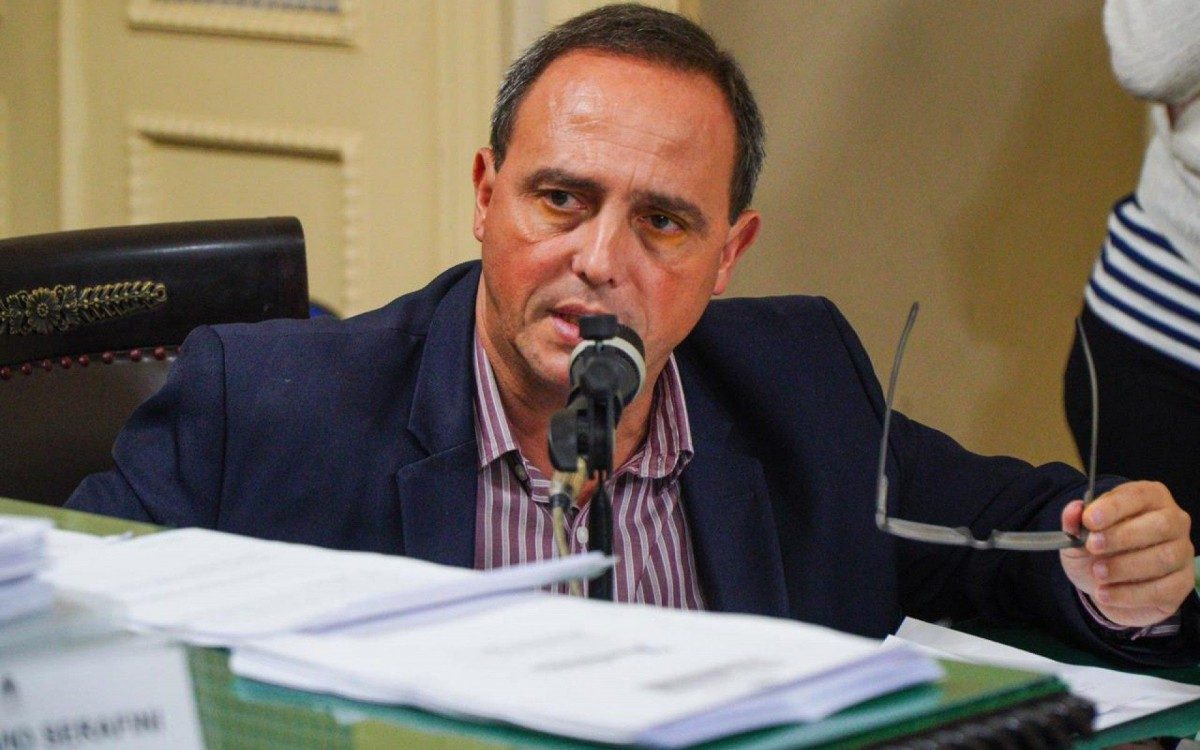 Lei proposta pelo deputado Waldeck Carneiro estabelece pol&iacute;ticas p&uacute;blicas para favelas. - ASCOM Waldeck