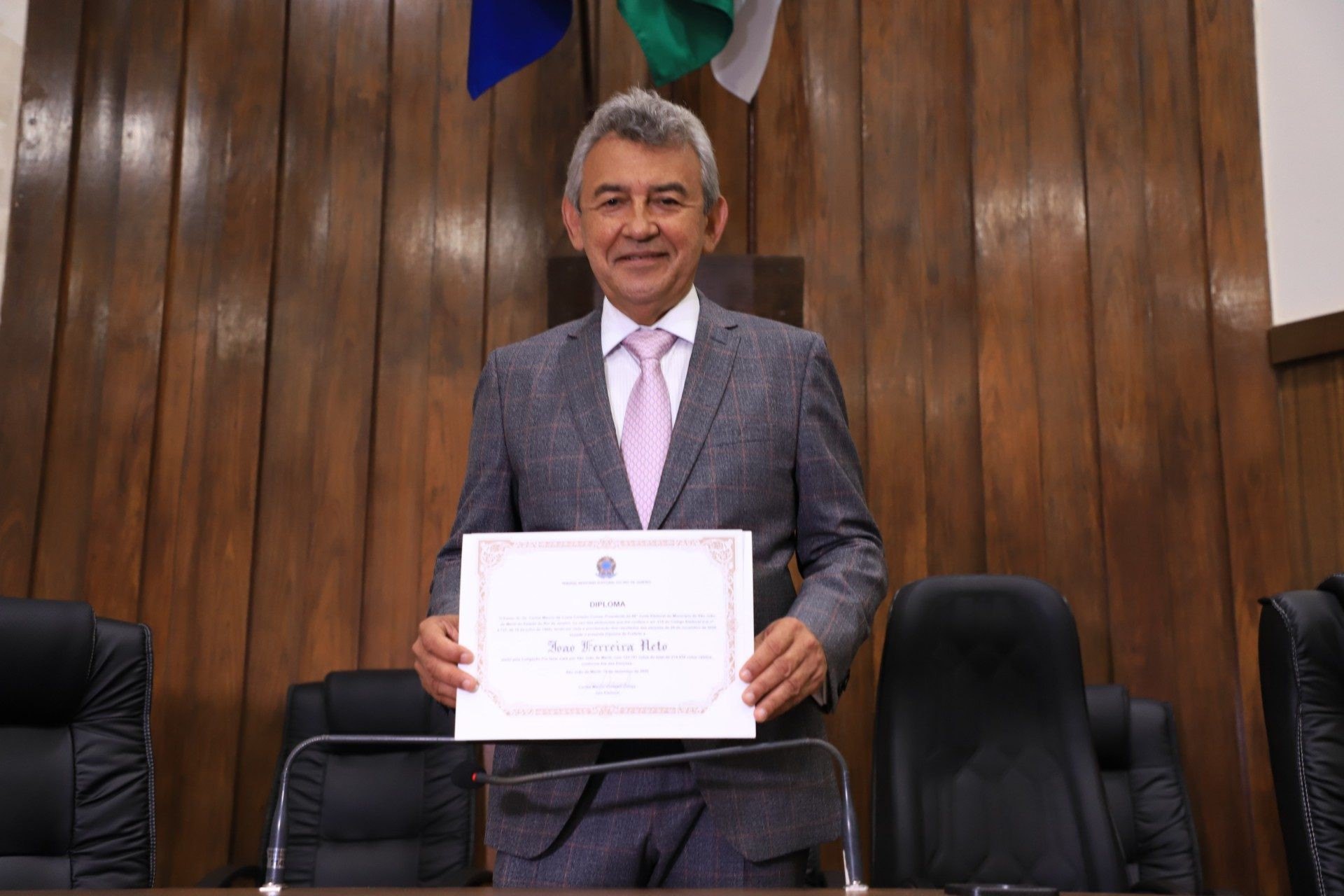 Dr. João, Valdecy da Saúde e vereadores eleitos são diplomados em São João de Meriti