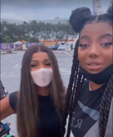 Ludmilla passa o dia com os fãs em parque de diversões - reprodução de vídeo