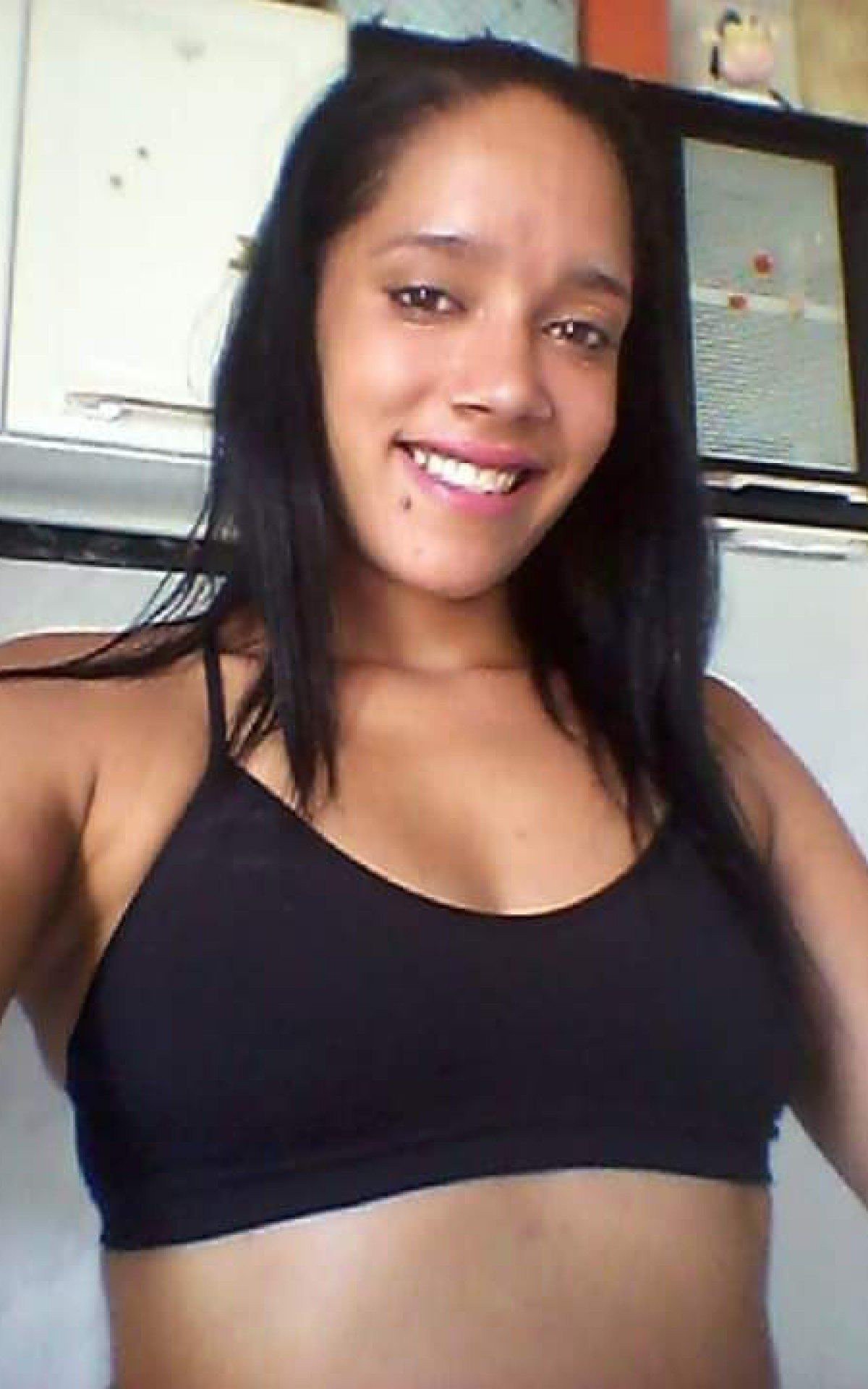 Dociene Lorraine dos Reis, 27 anos, foi espancada e esfaqueada pelo ex, que j&aacute; teve pris&atilde;o decretada pela Justi&ccedil;a - Acervo Pessoal