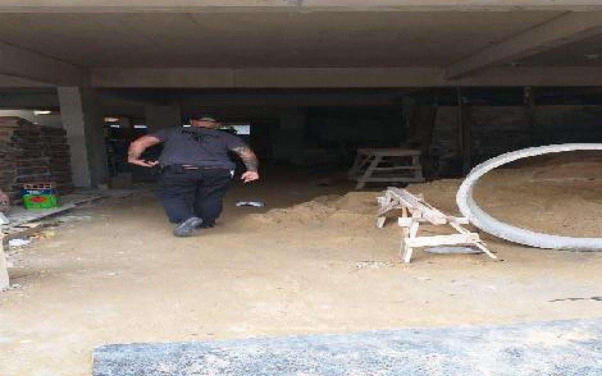 Policiais civis realizam operação no Recreio dos Bandeirantes, na Zona Oeste do Rio