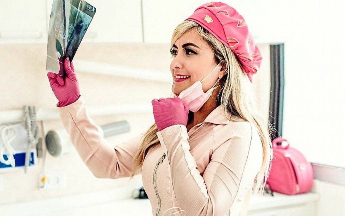 Dentista Amanda Fulgêncio inovou para atender aos seus pacientes, com um carro personalizado