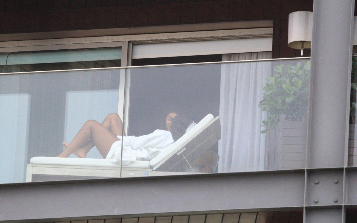 Ludmilla e a mulher, Brunna Gonçalves, em Ipanema, na Zona Sul do Rio