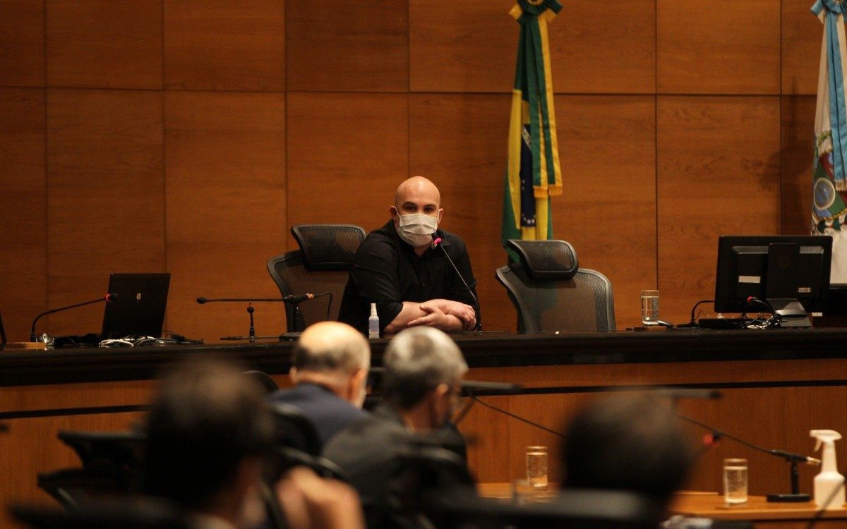 Tribunal Especial Mista julga processo de impeachment do governador afastado Wilson Witzel. Na foto, de camisa preta, o ex secretário de saúde do estado, Gabriell Neves. - Estefan Radovicz / Agencia O Dia