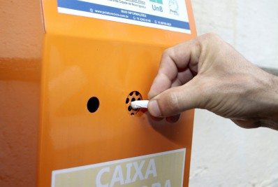 Bitucas de cigarros viram material para artistas