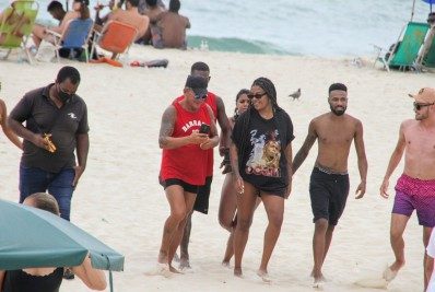 Ludmilla vai à praia com a mulher, Brunna Gonçalves
