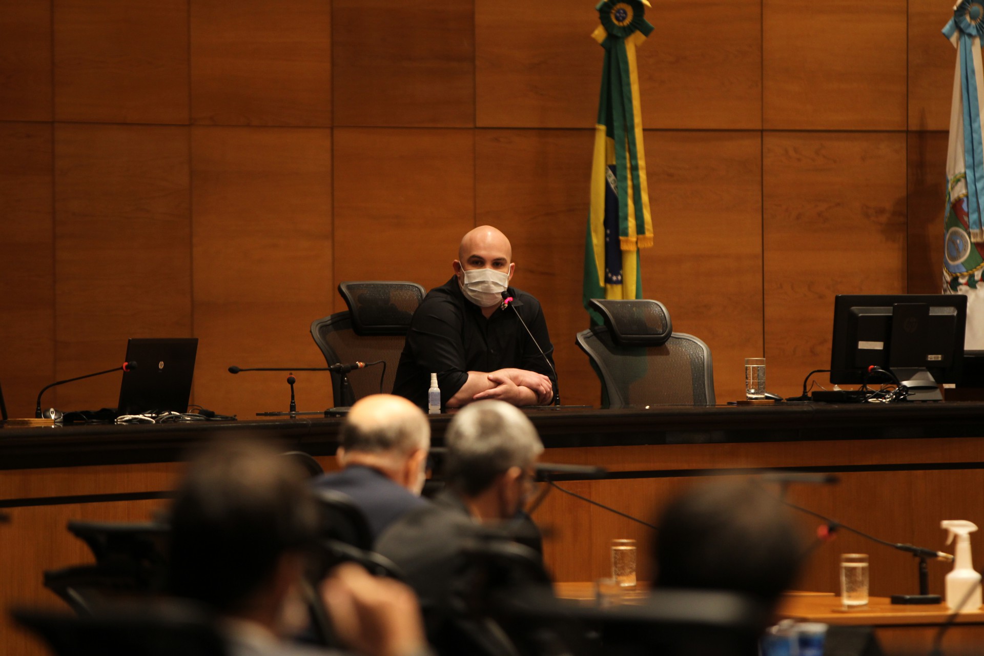 Tribunal Especial Mista julga processo de impeachment do governador afastado Wilson Witzel. Na foto, de camisa preta, o ex secretário de saúde do estado, Gabriell Neves. - Estefan Radovicz / Agencia O Dia