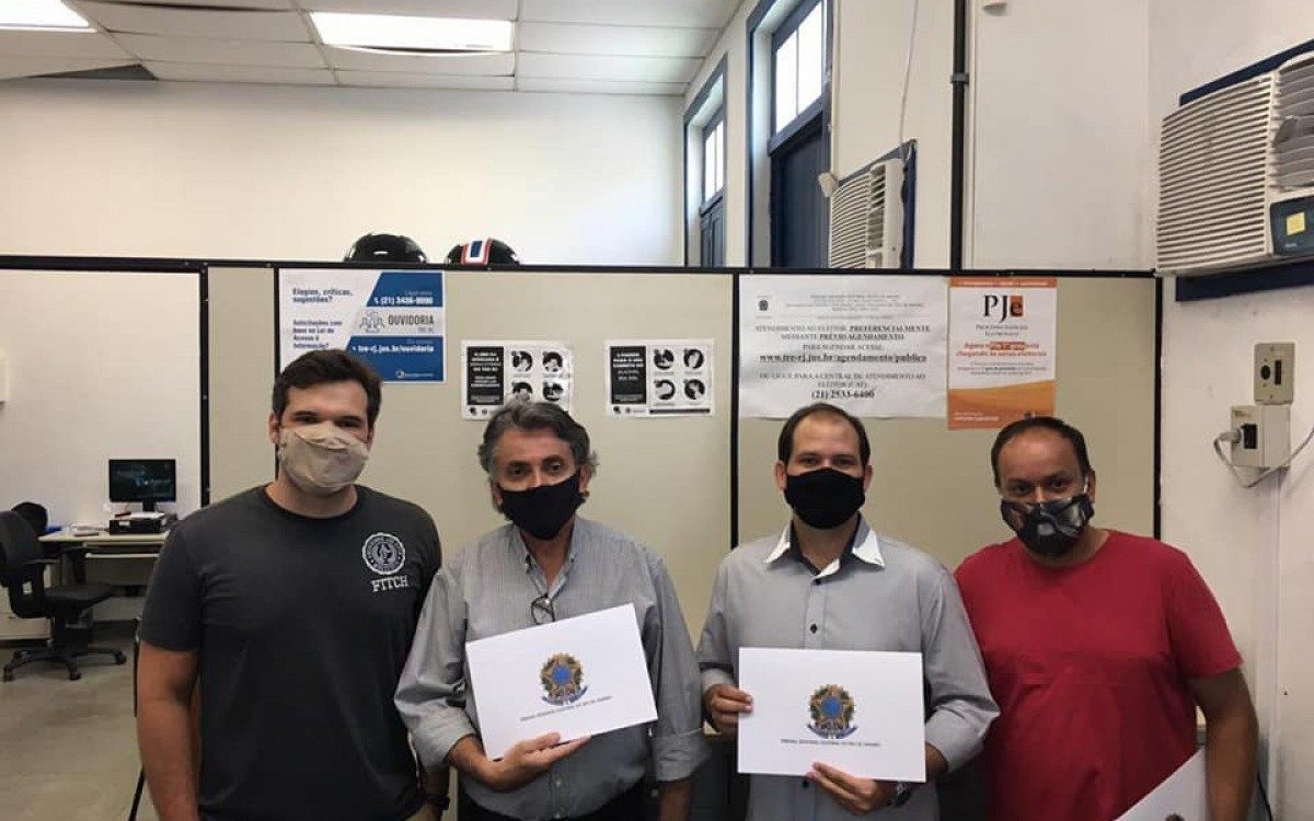 Prefeito reeleito e vice de Natividade são diplomados.