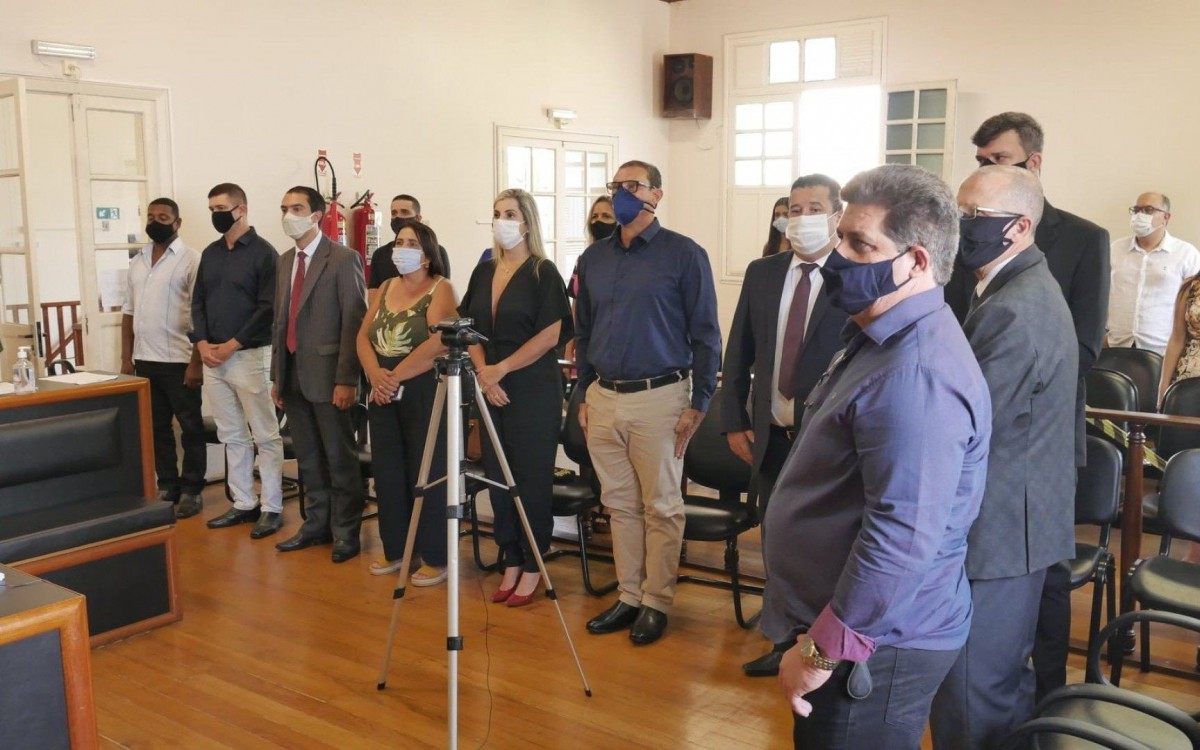 Prefeito eleito de Cambuci, Marquinho da Venda, seu vice e os nove vereadores diplomados. - Foto: divulgação