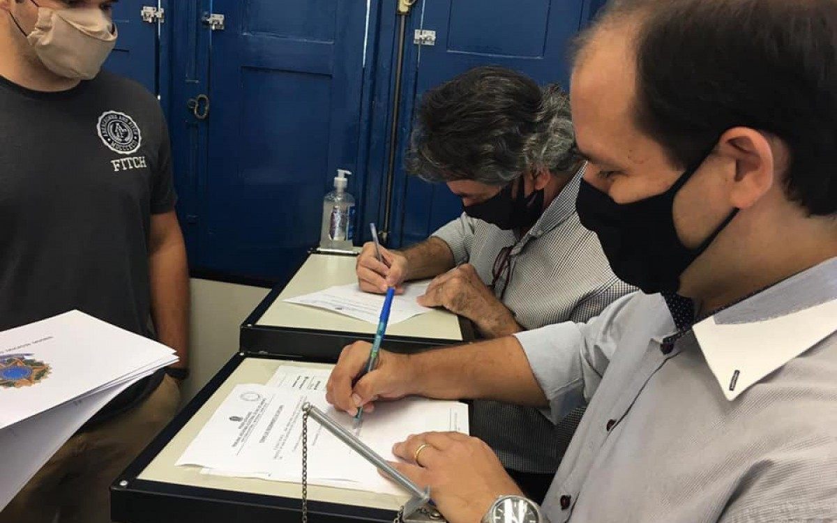 Ato foi realizado sem cerimônia nem presença de público.