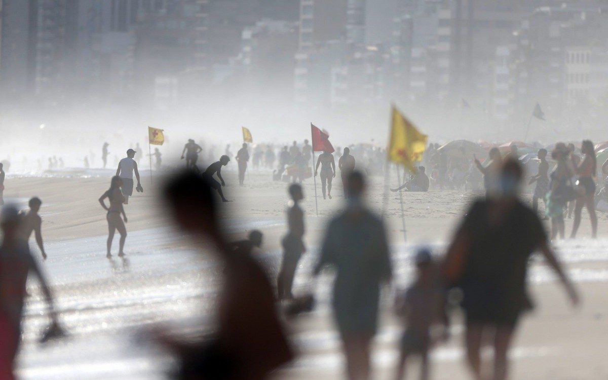 Ver&atilde;o do Covid 2020. Movimenta&ccedil;&atilde;o na orla da zona sul carioca.