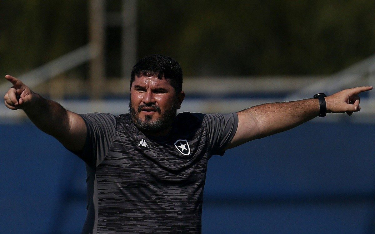 O técnico Eduardo Barroca tenta a sua primeira vitória em seu retorno ao Botafogo - Vitor Silva/Divulgação/Botafogo