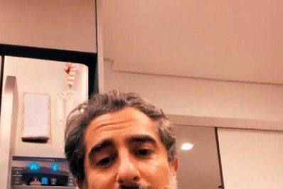 Marcos Mion curte dias de descanso em uma ilha: 'Casa no meio do mato'