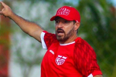 Após pouco mais de um mês, Ramon Menezes é demitido de clube da Série B