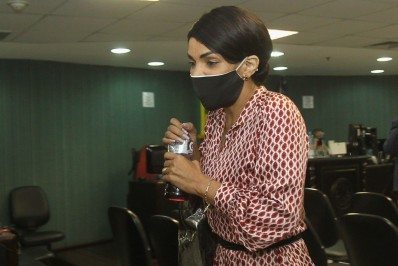 Em depoimento, Flordelis mostra tensão, nega boa parte das acusações e cai em contradição