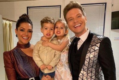 Thais Fersoza faz retrospectiva da família no 'The Voice Brasil' e emociona fãs