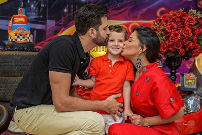 Após cancelar o casamento, Ivy comemora aniversário do filho ao lado do ex