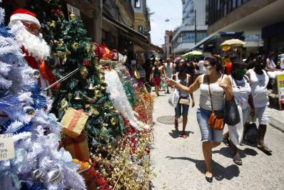 Pesquisa aponta que 33% dos trabalhadores devem usar 13º salário para compras de presentes de Natal