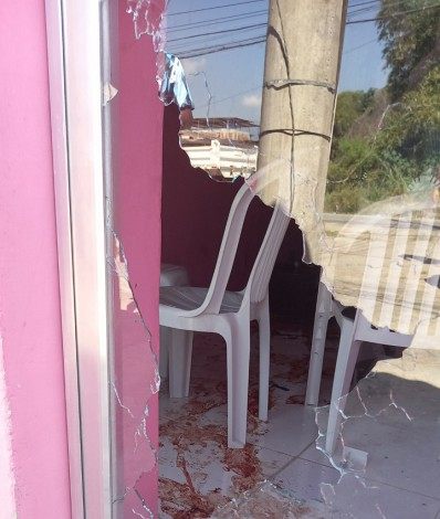 Salão de beleza fica destruído e com marcas de sangue após tiroteio no Morro do Chapadão, em Anchieta  - Acervo Pessoal