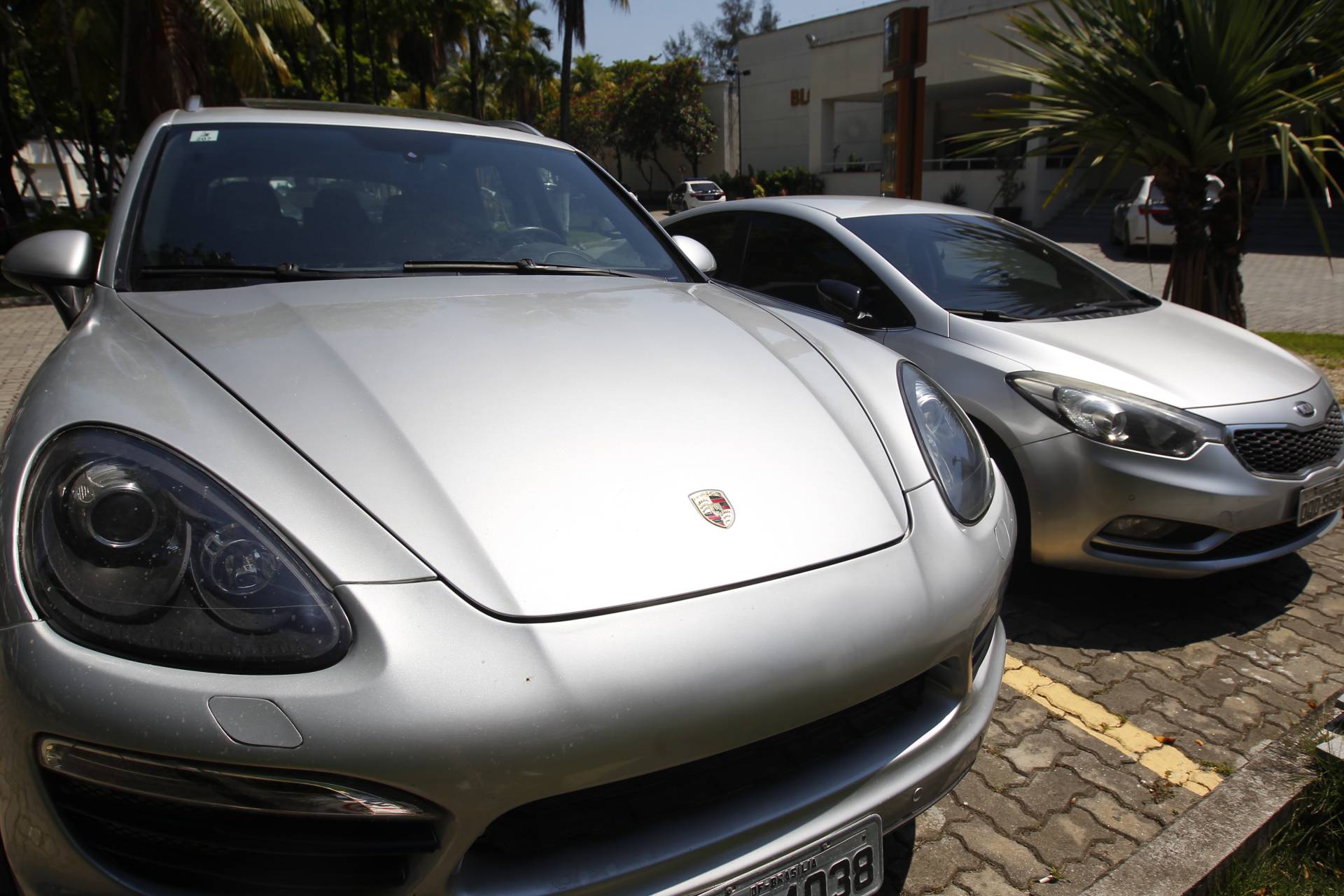 Megaoperação da Polícia Civil mira quadrilha de receptação de carros roubados