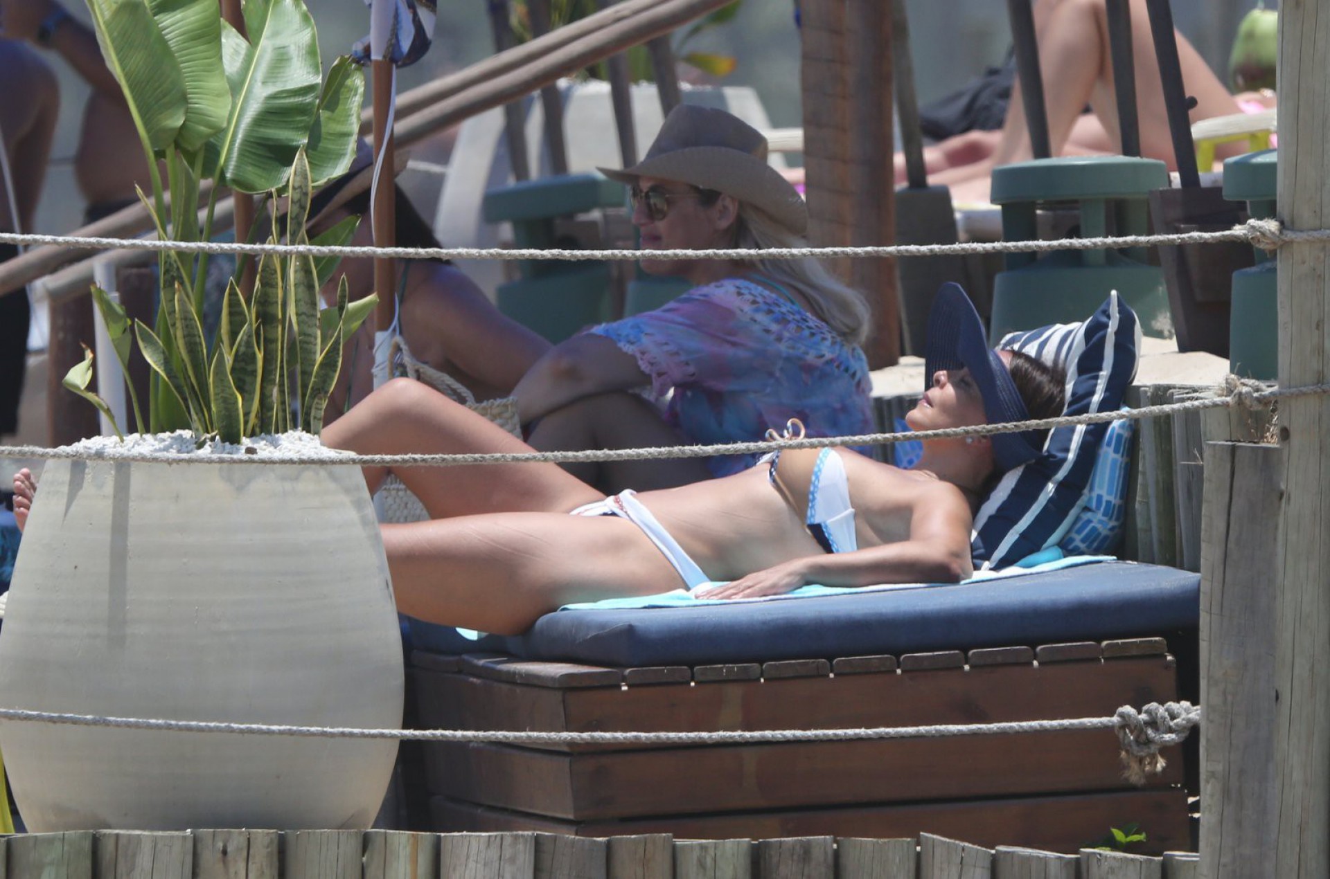 Sula Miranda, a eterna Rainha dos Caminhoneiros, curte dia de praia na Barra da Tijuca - André Freitas / Ag. News